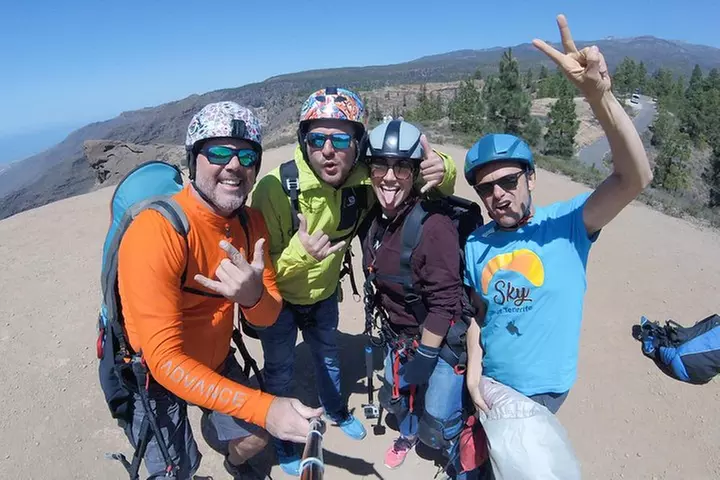Experiencia épica de parapente en Tenerife con el equipo campeón de...