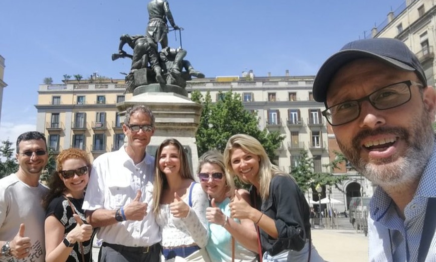 Image 1: Visita a pie del casco antiguo y el barrio gótico de Barcelona