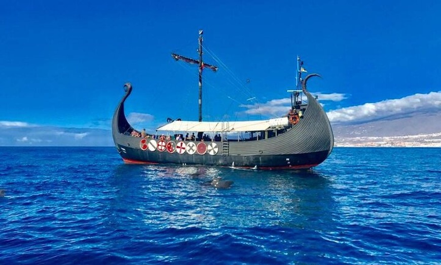 Image 3: Crucero con Bebidas, Avistamiento de Ballenas y Tiempo para Nadar