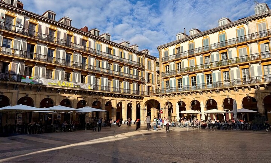 Image 7: Recorrido Histórico a Pie en San Sebastián con Pintxo y Bebida
