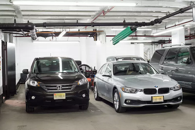 Parking at iPark - 650 Parking Corp. Garage