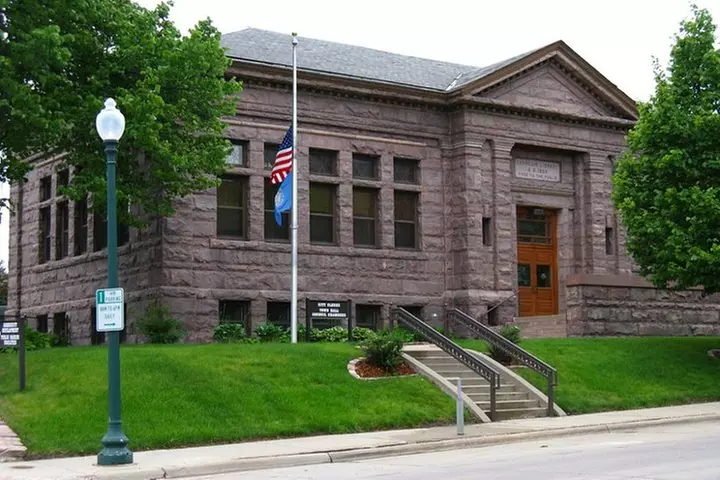 Self-Guided Scavenger Hunt: Rock and Roll Through Sioux Falls