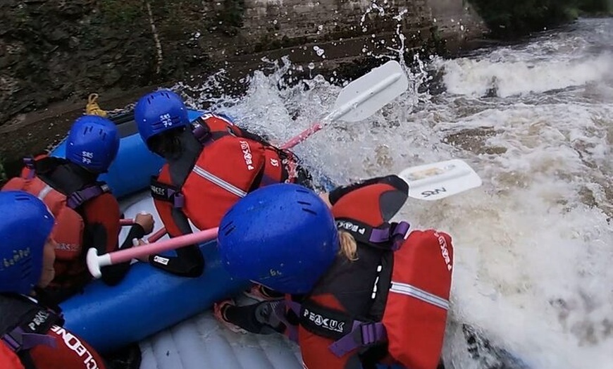 Image 5: White Water Rafting Experience in River Dee in Llangollen