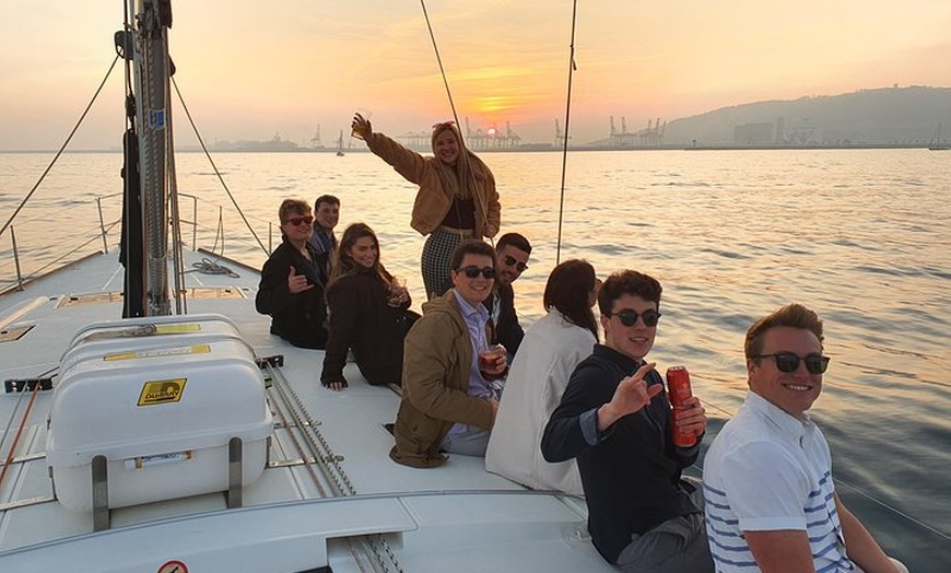 Image 2: Experiencia compartida de navegación en barco a vela desde Port Oli...