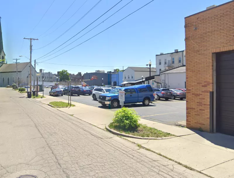 Parking at Wiley Coyote Parking Lot - Primary Image