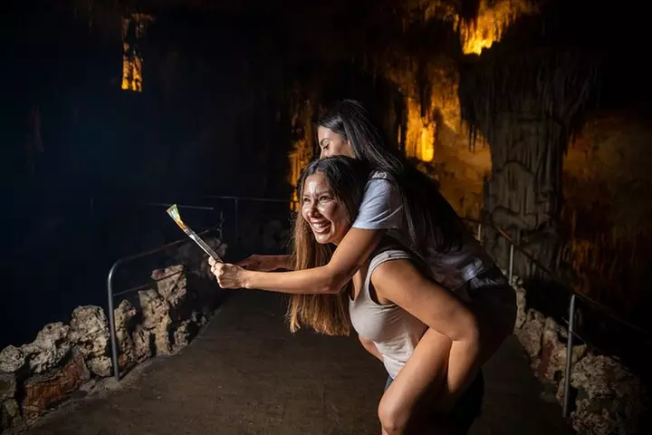 Medio Día a las Cuevas del Drach con Paseo en Barco y Concierto.
