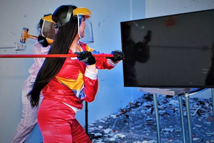 Group Smash Room Experience in Keilor East - Image 6