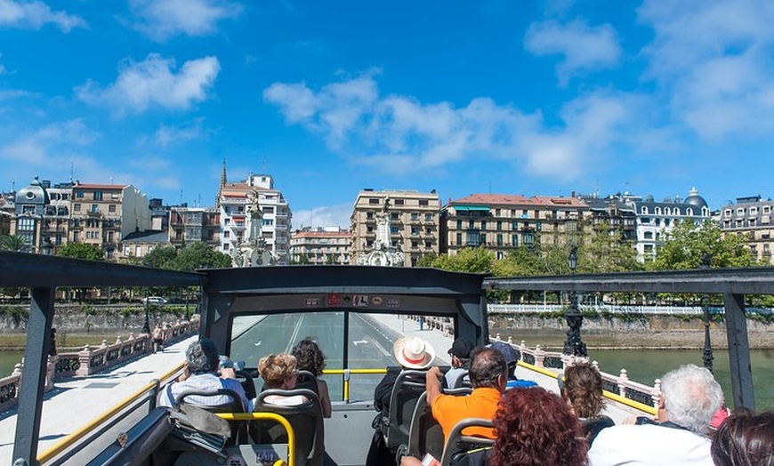 Image 5: Visita turística en autobús turístico por San Sebastián