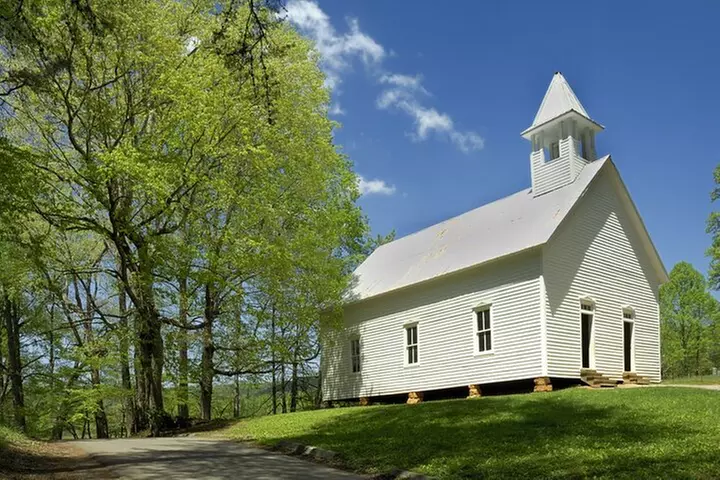 Cades Cove Sightseeing Self-Guided Driving Audio Tour