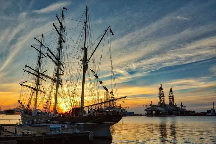 Historic Port, Pirates and Architecture Bus Tour - Primary Image