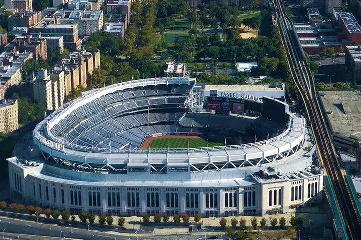 NYC Bus Tour of Brooklyn, Bronx, Queens: Art, Food & Sports