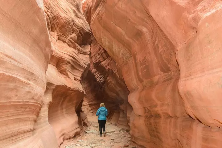Peekaboo Slot Canyon 4WD Tour