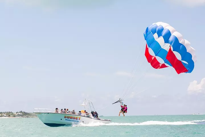 Parasailing in Key West at Smathers Beach