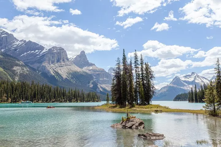 Jasper National Park Tour: Maligne Valley, Medicine Lake and Spirit Island - Primary Image