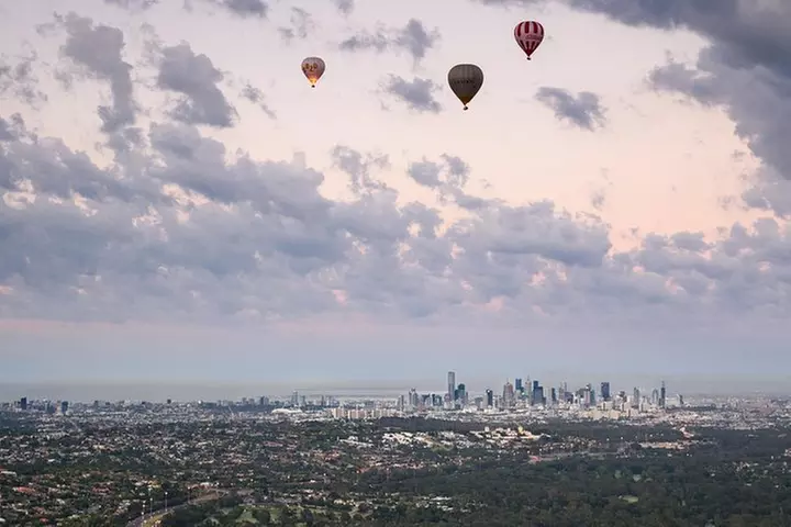 Melbourne sunrise balloon flight & champagne breakfast
