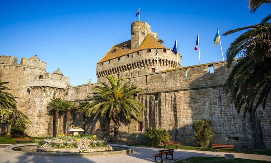 Image 3: Bonjour Saint-Malo : Promenade privée de 2 heures en ville avec gui...