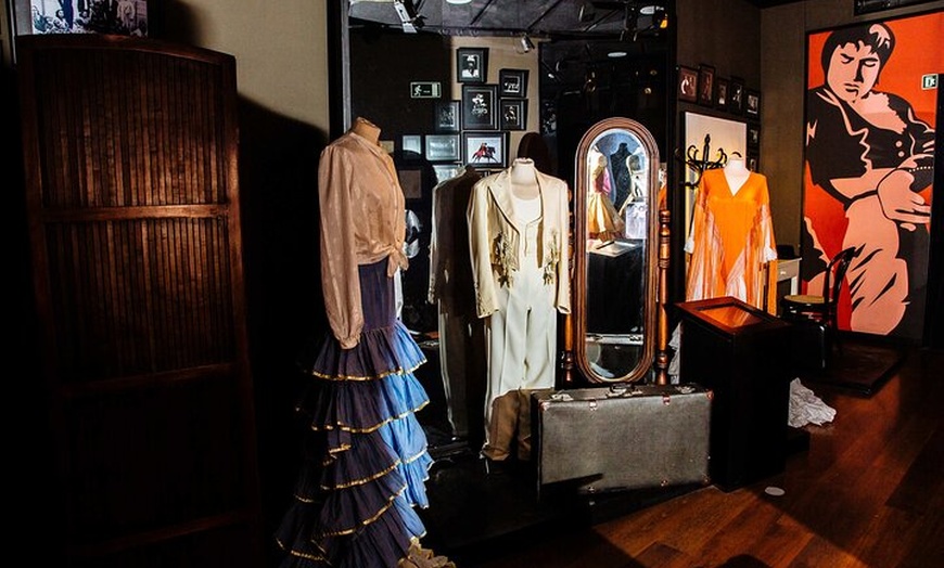 Image 2: Tour a pie por Sevilla, Museo Flamenco y crucero por el Guadalquivir