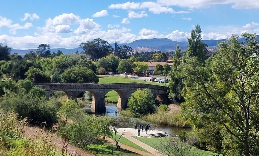 Image 3: Richmond Village Tour Hobart