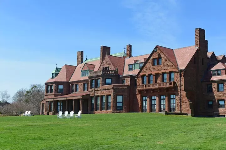Newport Cliff Walk Self-Guided Walking Tour