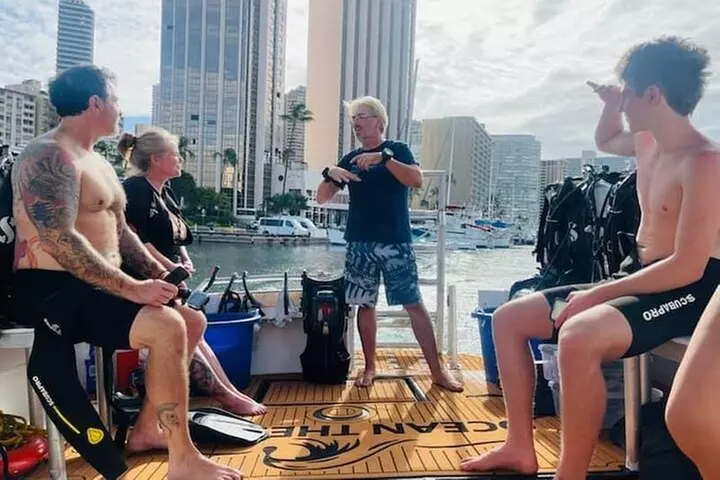 4 Hour Guided Scuba Diving Adventures in Waikiki