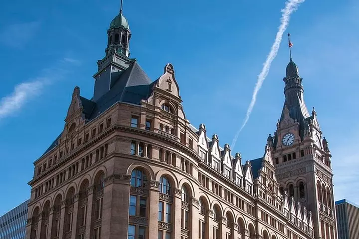 Self-Guided Scavenger Hunt: Milwaukee A Splash of Color