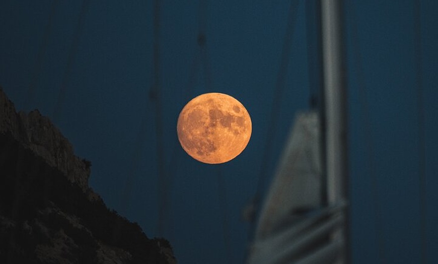Image 2: Navegación Nocturna Bajo la Luna Llena en Sotogrande de 2.5 Horas