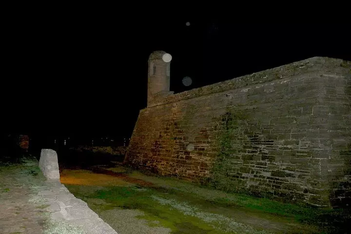 Bones Under Us, Ghost Tour with Archeology