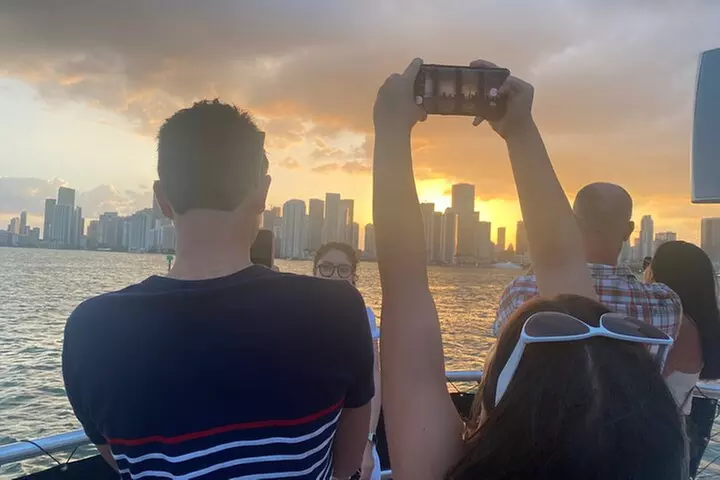 Miami Skyline: Happy Hour Cruise Millionaire Homes & One Drink - Primary Image