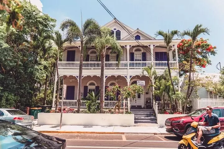 Full-Day Key West Tour and Coral Reef Snorkeling with Open Bar