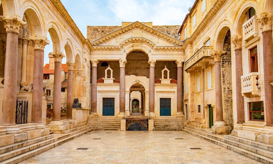 Image 3: ✈ CROATIE | Split - Charmante croisière en Dalmatie, 8 jours sur un...