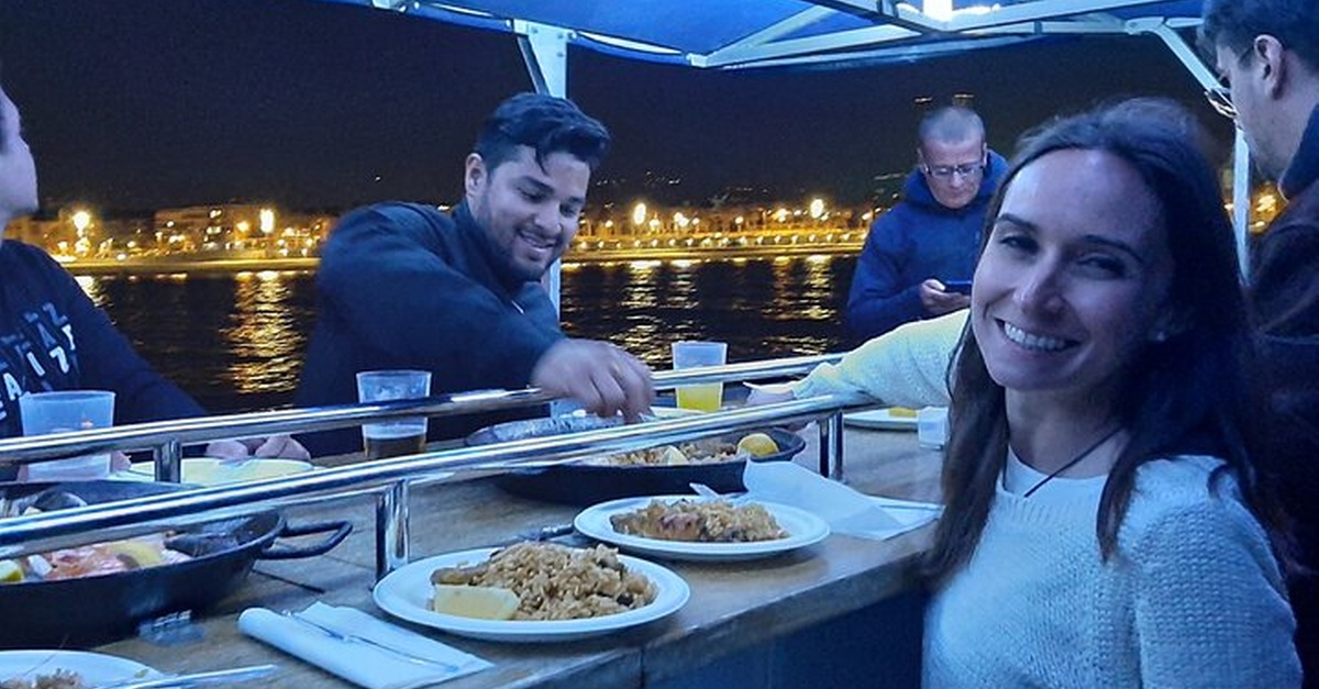 Crucero nocturno con cena y bebidas en Valencia