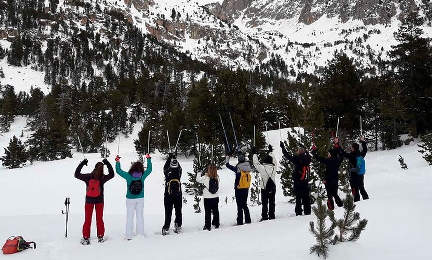 Image 1: Ruta Guiada con Raquetas de Nieve en el Parque Nacional en pirineos