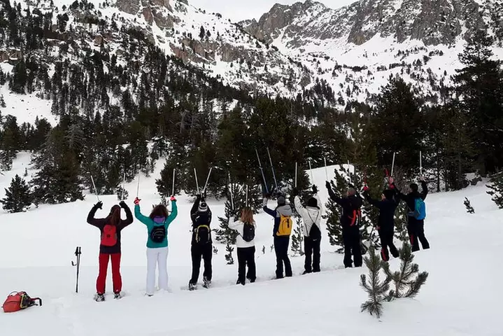 Ruta Guiada con Raquetas de Nieve en el Parque Nacional en pirineos