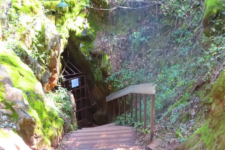 A Highway 49 Drive: A Self-Guided Audio Tour from Jackson to Angels...