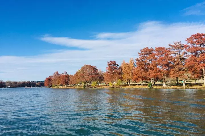Private Lake Austin Boat Cruise: 2-Hour, Fully Shaded (Up to 13)