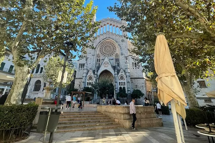 Tour VIP de día completo en las Islas Baleares