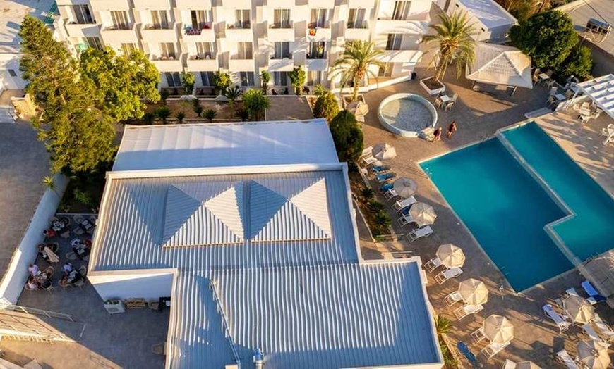 Image 2: ✈ RHODES | Pefki - Pefkos Breeze Family Resort & Spa 4* - Piscine e...