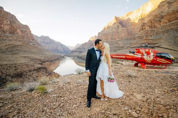 Helicopter Wedding Ceremony At The Grand Canyon - Primary Image