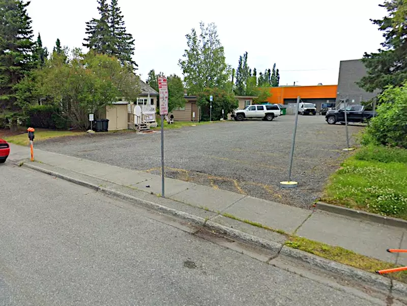 Parking at [5066] 134 E. 7th Ave. Lot