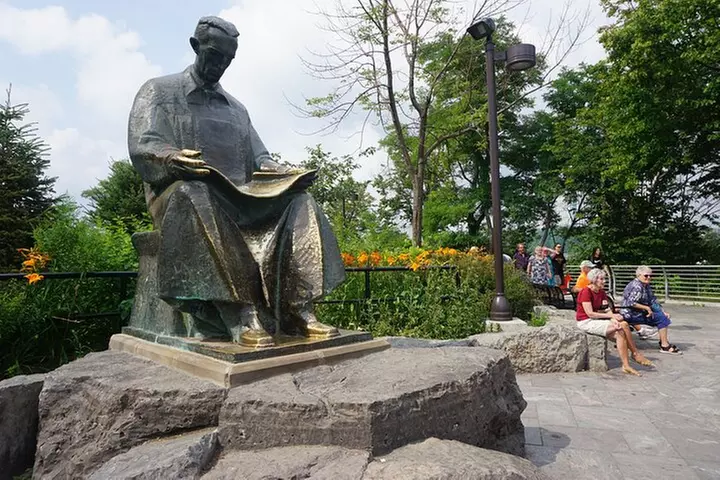 Maid of the Mist & Cave of the Winds Walking Tour