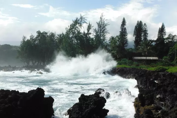 Road to Hana Luxury Limo-Van Tour with Helicopter Flight