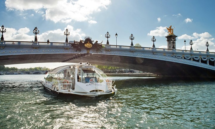 Image 1: Croisière à arrêts multiples sur la Seine à Paris