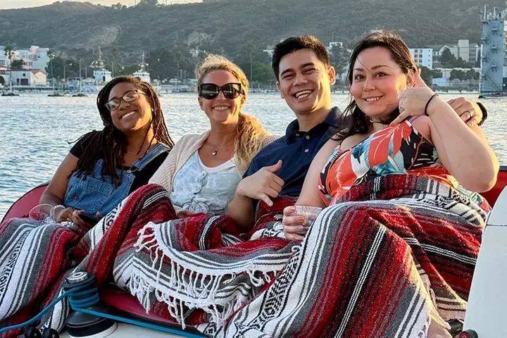 2.5-Hour Small-Group Catamaran Sailing Adventure with Drinks