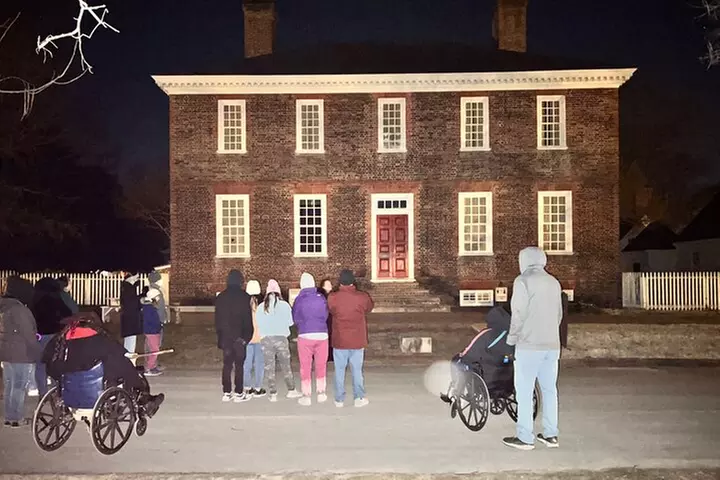 Williamsburg Ghosts, Witches and Pirates Tour