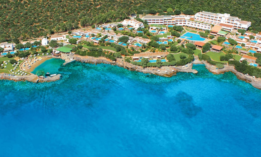 Image 2: ✈ CRETA | Elounda - Elounda Mare Hotel 5* - Spiaggia privata