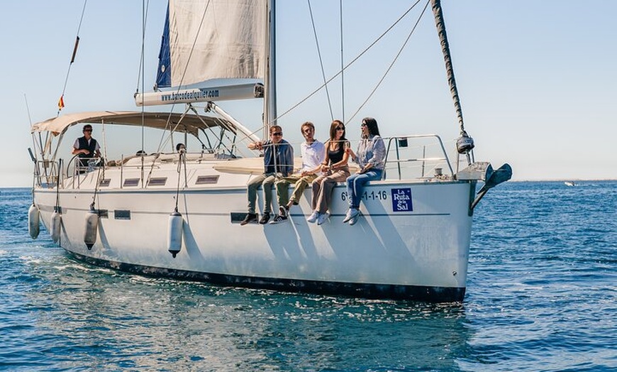 Image 4: Barcelona: Paseo en velero y en bicicleta por el barrio marítimo