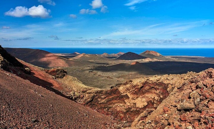 Image 7: Vino de Timanfaya y excursión panorámica privada en tierra