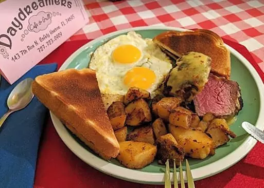 5% Cash Back at Daydreamers Cafe & Grill