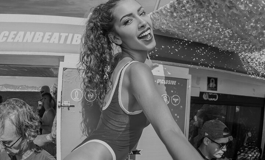 Image 23: Ibiza Sunset Edition Boat Party 3 horas de copas, DJ y puesta de sol