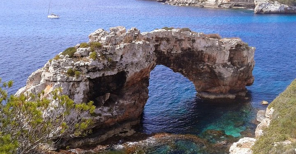 Tour en barco desde Cala Figuera a Caló del Moro y s’Almonia